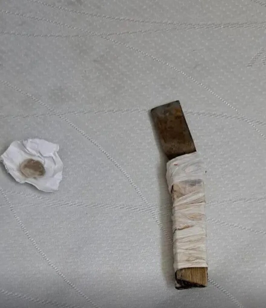 Μαχαίρια, ναρκωτικά και κινητά τηλέφωνα εντόπισε η ΕΛΑΣ στην έφοδο στις φυλακές Κορυδαλλού, δείτε φωτογραφίες και βίντεο