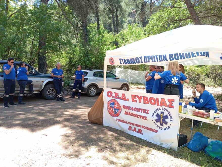 Χιλιάδες κόσμου περπατούν 20χλμ για τάμα στον Άγιο Ιωάννη Ρώσσο
