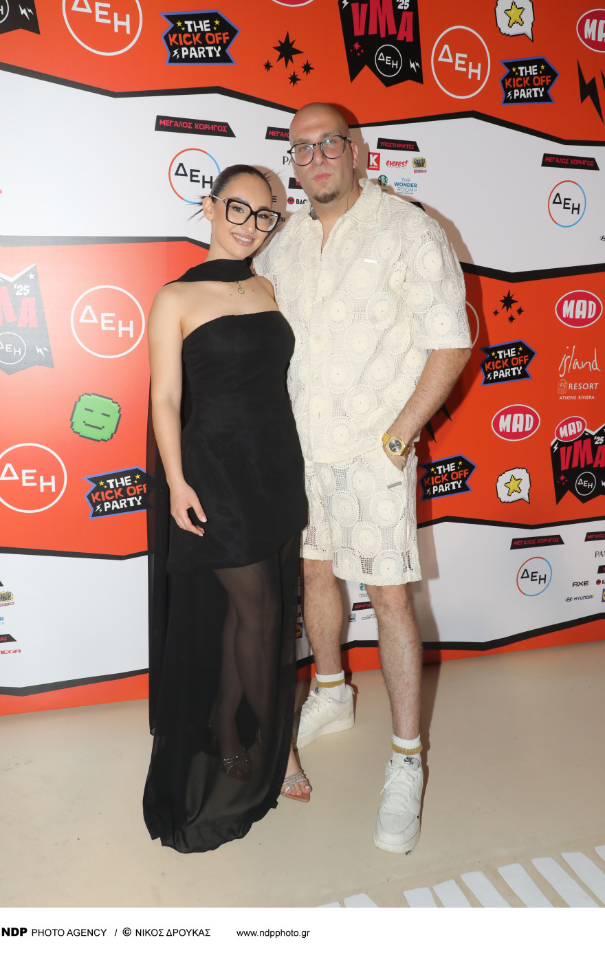 Η Κλαυδία στην αγκαλιά του συντρόφου της - «Να με χαίρεσαι και να σε χαίρομαι» γράφει στον Oge
