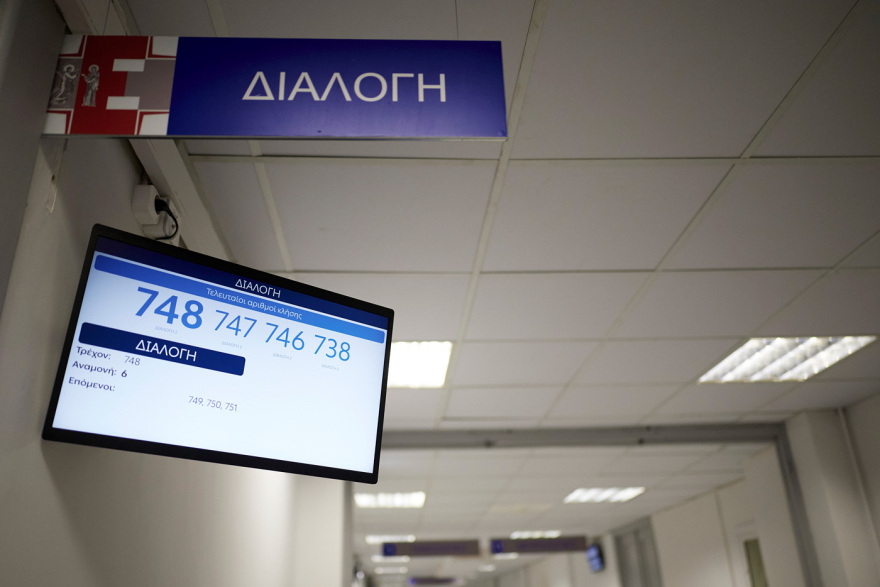Επίσκεψη Μητσοτάκη στον Ευαγγελισμό: Ενημερώθηκε για το «βραχιολάκι» στο ΤΕΠ