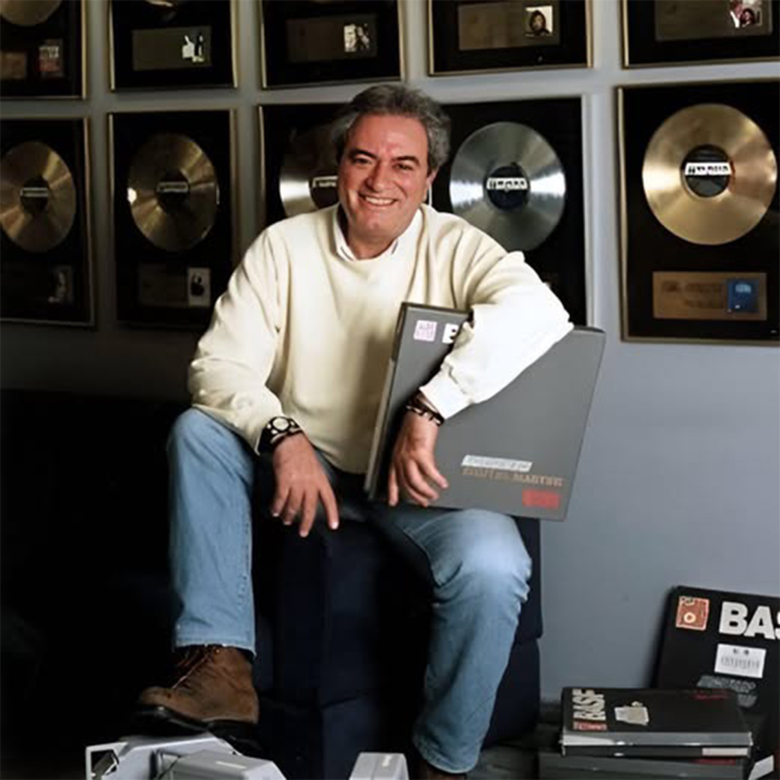 Αχιλλέας Θεοφίλου: Η ιστορία του ελληνικού τραγουδιού μέσα από το άλμπουμ της ζωής του