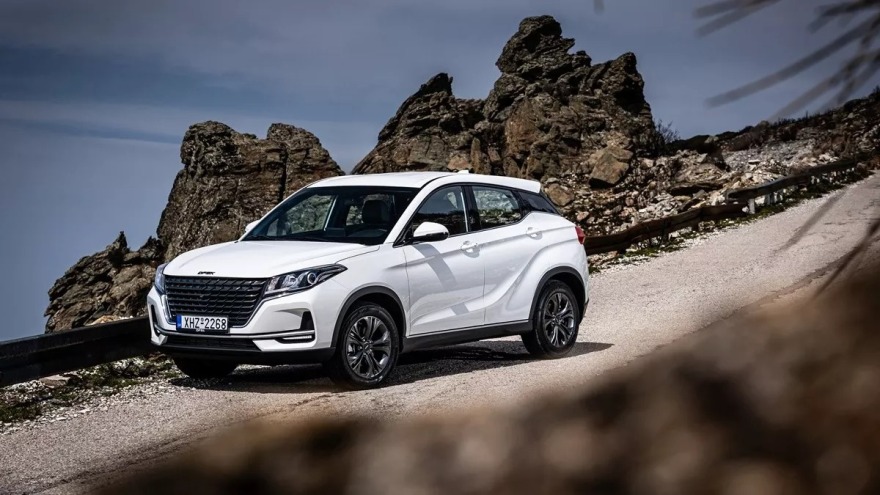 DFSK 500: Το προσιτό SUV που σου λύνει τα χέρια