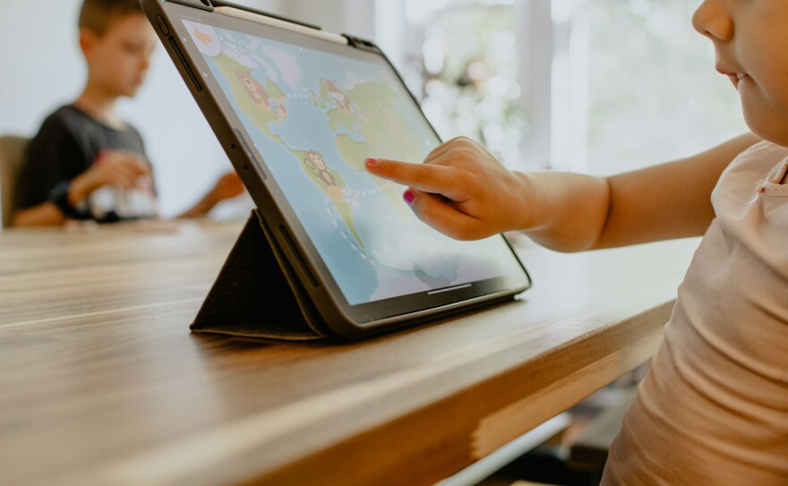 Πώς να επιλέξεις το σωστό tablet για το παιδί σου: Οδηγός για γονείς