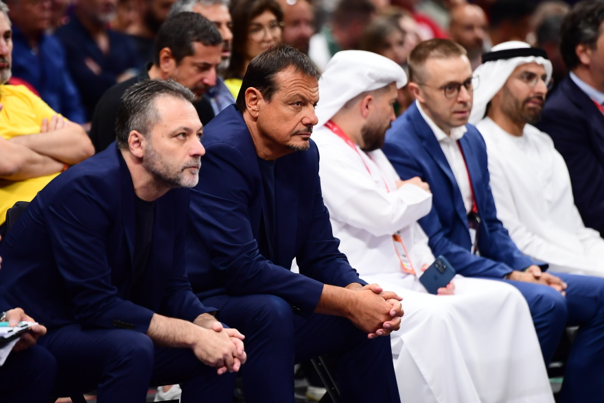 Αμπου Ντάμπι 2025: Λάμψη αστέρων στην Etihad Arena με Κούκοτς, Ράτζα, Πάρκερ να παρακολουθούν τον αγώνα ΠΑΟ-Φενέρ - Δείτε φωτογραφίες
