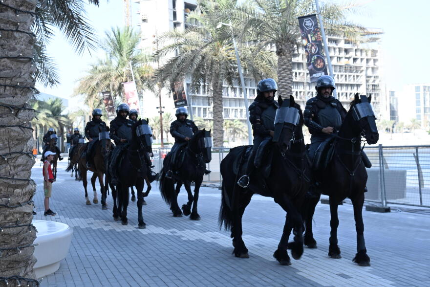 Άμπου Ντάμπι 2025: Αυξημένα μέτρα ασφαλείας έξω από το γήπεδο - Περιπολίες με άλογα - Φωτογραφίες 