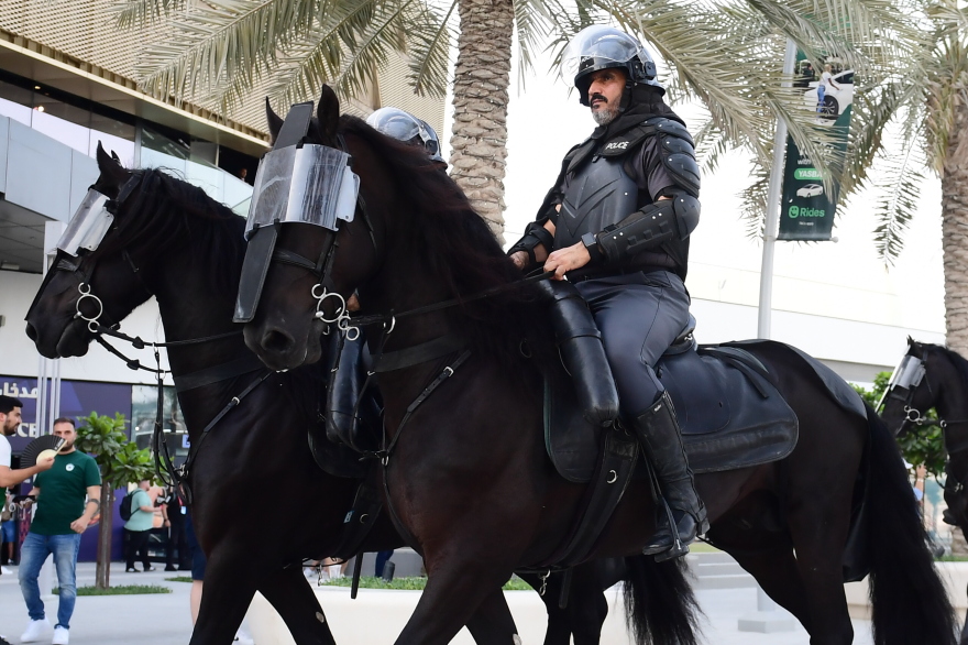 Άμπου Ντάμπι 2025: Αυξημένα μέτρα ασφαλείας έξω από το γήπεδο - Περιπολίες με άλογα - Φωτογραφίες 