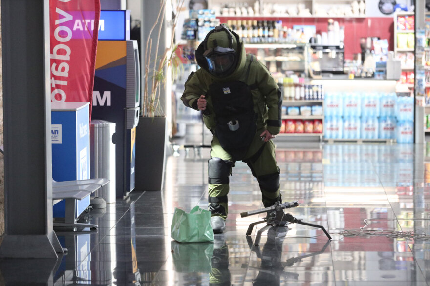 Εντυπωσιακή άσκηση στο λιμάνι του Πειραιά: Ειδικές δυνάμεις εξουδετέρωσαν «τρομοκράτη» που είχε βάλει βόμβα - Δείτε βίντεο, φωτογραφίες