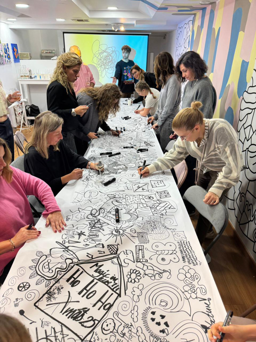 Domino Effect: Μια έκθεση για την πολιτική αναταραχή και τα social media