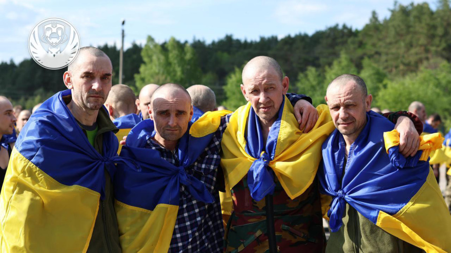 Οι πρώτες φωτογραφίες από την ανταλλαγή κρατουμένων Ουκρανίας και Ρωσίας - Αιχμάλωτοι πολέμου και πολίτες