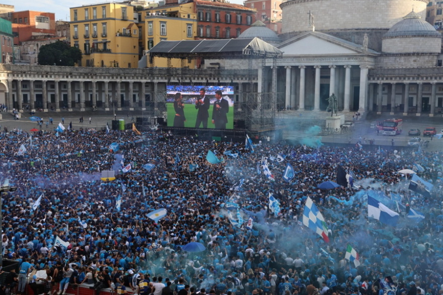 Φλέγεται ο ιταλικός Νότος για το 4ο πρωτάθλημα της Νάπολι - Δείτε βίντεο και φωτογραφίες  