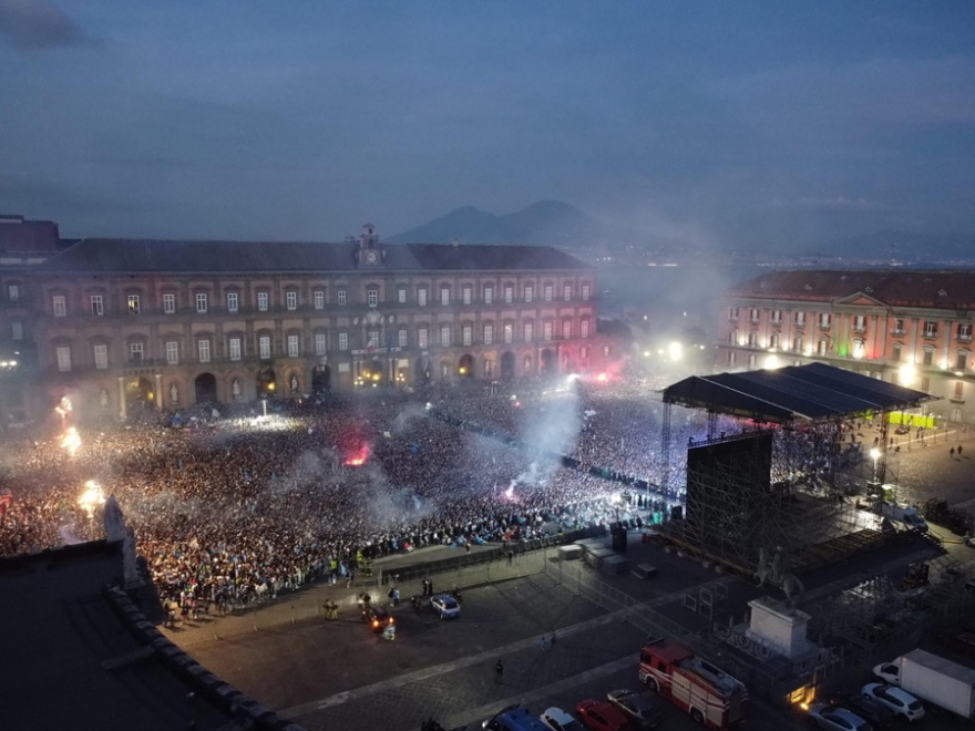 Φλέγεται ο ιταλικός Νότος για το 4ο πρωτάθλημα της Νάπολι - Δείτε βίντεο και φωτογραφίες  
