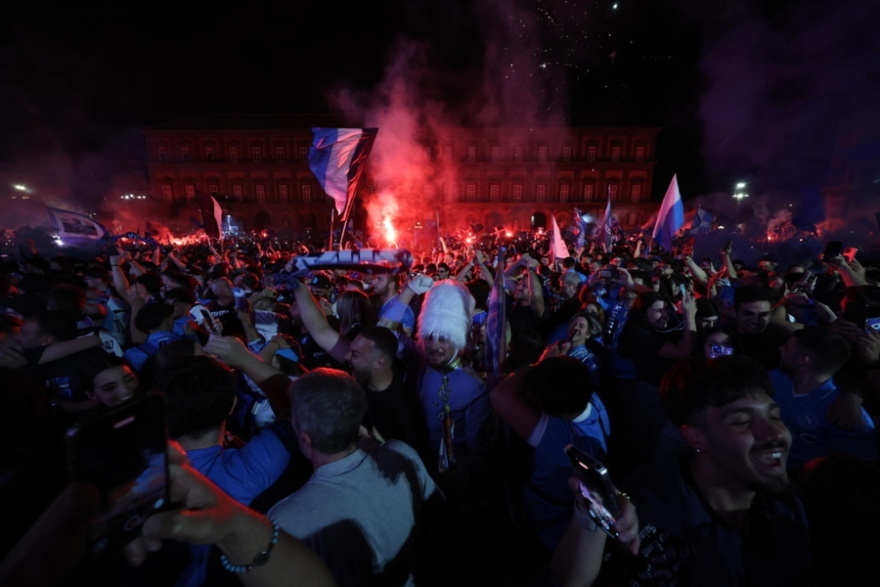 Φλέγεται ο ιταλικός Νότος για το 4ο πρωτάθλημα της Νάπολι - Δείτε βίντεο και φωτογραφίες  