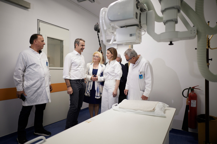 Μητσοτάκης από Μέγαρα: Οι εκλογές θα γίνουν το 2027, ο κίνδυνος του λαϊκισμού παραμονεύει