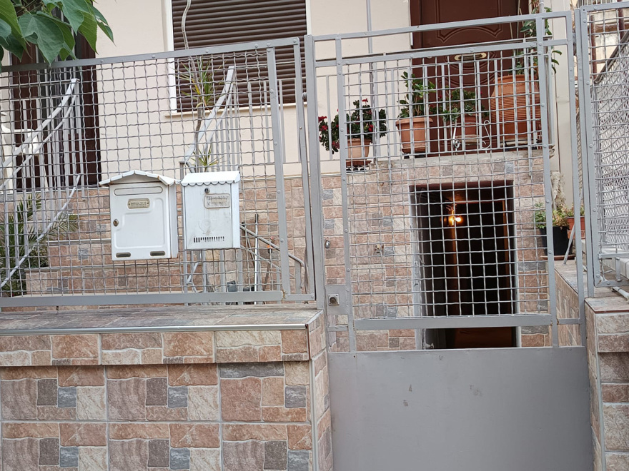 Γυναίκα εντοπίστηκε νεκρή στο δωμάτιο της οικίας της στη Νέα Χαλκηδόνα - Στραγγαλισμό δείχνουν τα πρώτα στοιχεία 