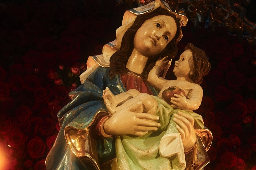 Η Κόρτνεϊ Καρντάσιαν και ο Τράβις Μπάρκερ γιορτάζουν την τρίτη τους επέτειο - Οι αδημοσίευτες φωτογραφίες από τον γάμο τους