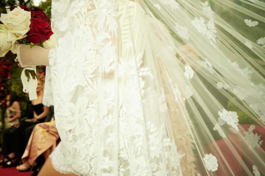 Η Κόρτνεϊ Καρντάσιαν και ο Τράβις Μπάρκερ γιορτάζουν την τρίτη τους επέτειο - Οι αδημοσίευτες φωτογραφίες από τον γάμο τους