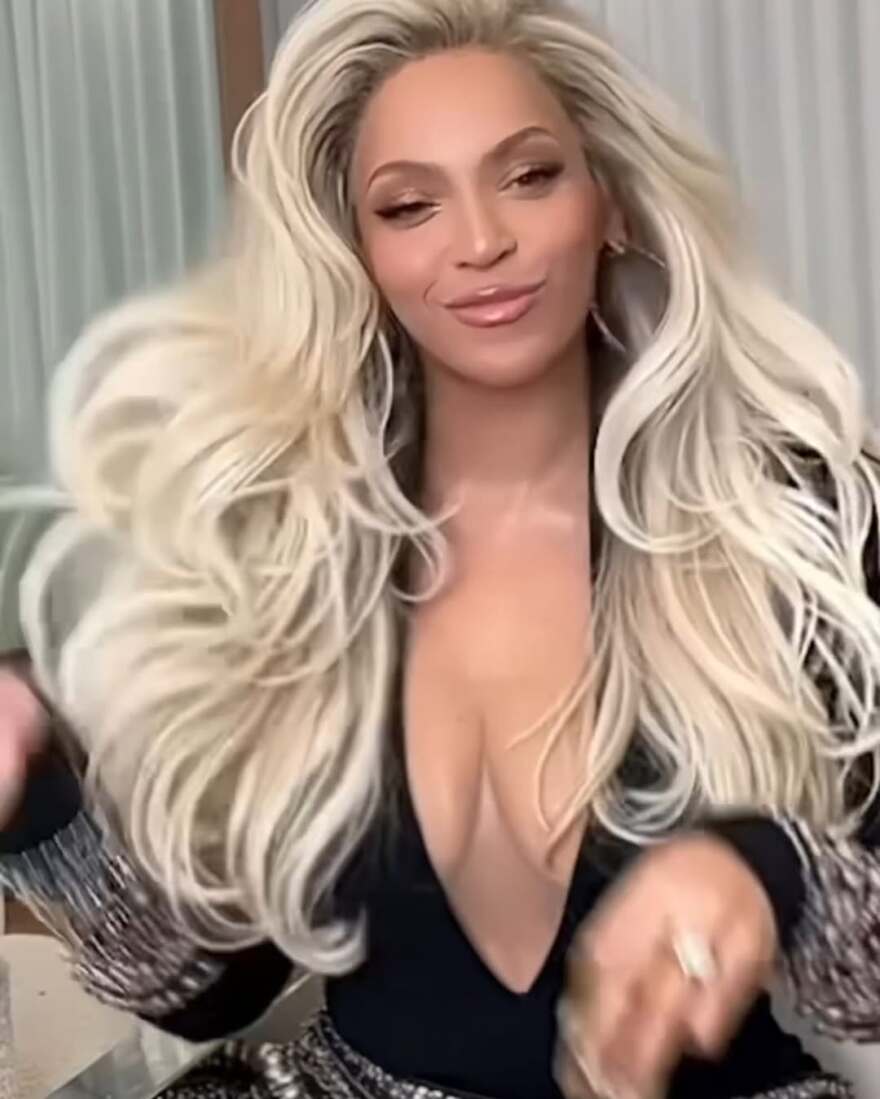 Lizzo: Εμπνευσμένο από τη Μπιγιόνσε το νέο ξανθό λουκ της - Οι φωτογραφίες της στo Instagram