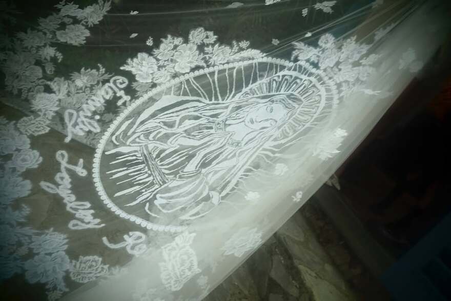 Η Κόρτνεϊ Καρντάσιαν και ο Τράβις Μπάρκερ γιορτάζουν την τρίτη τους επέτειο - Οι αδημοσίευτες φωτογραφίες από τον γάμο τους