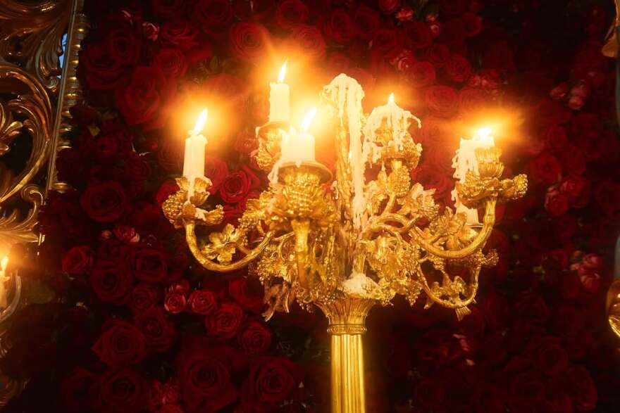 Η Κόρτνεϊ Καρντάσιαν και ο Τράβις Μπάρκερ γιορτάζουν την τρίτη τους επέτειο - Οι αδημοσίευτες φωτογραφίες από τον γάμο τους