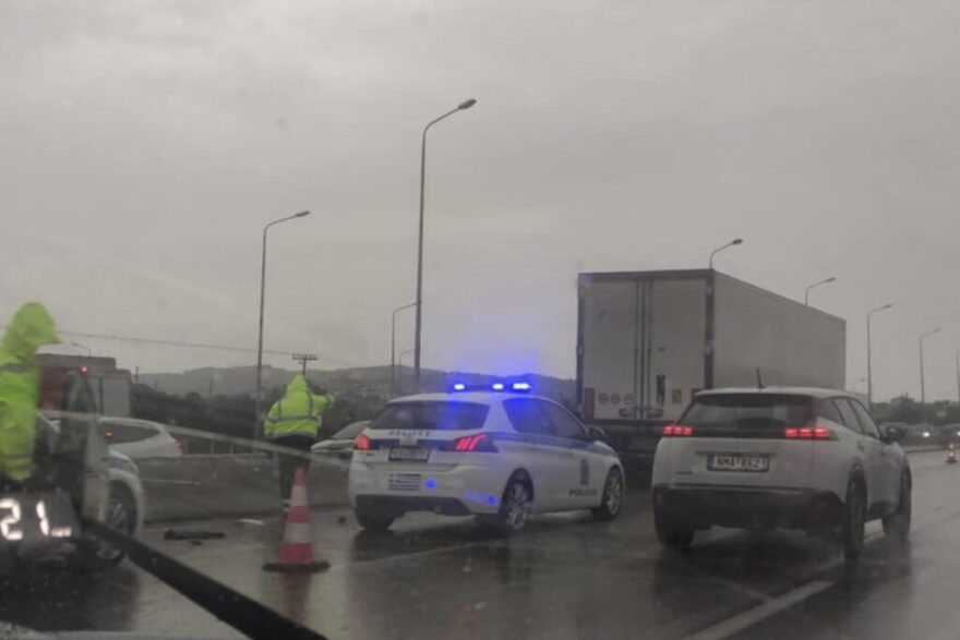 Θεσσαλονίκη: Τροχαίο ατύχημα με νταλίκα στο Δερβένι