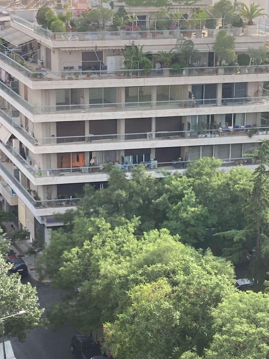 Φωτιά τώρα σε διαμέρισμα στην Λουίζης Ριανκούρ