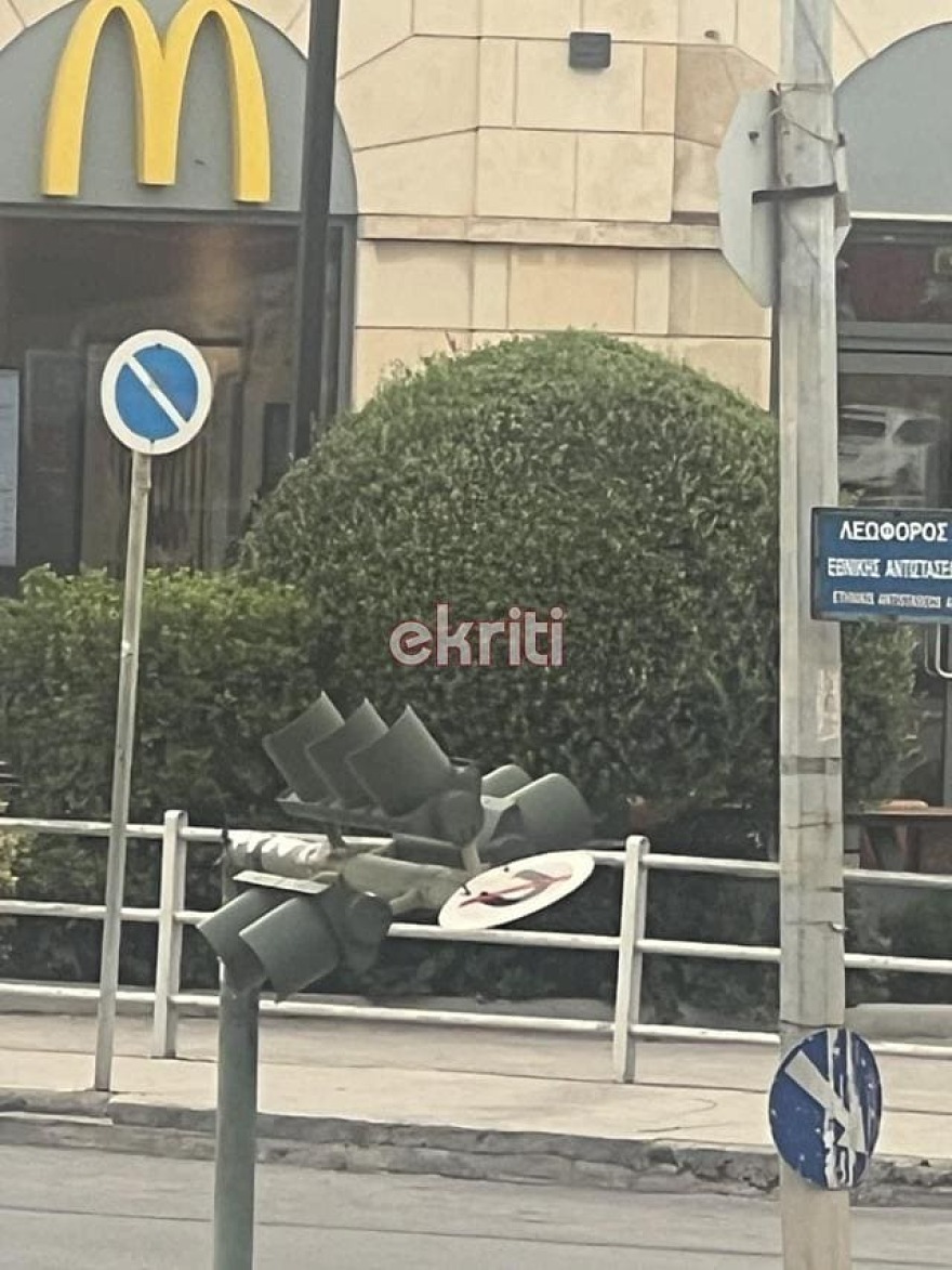 Σαρώνεται από ισχυρούς ανέμους η Δυτική Κρήτη: Πτώσεις δέντρων και πολλά προβλήματα σε Χανιά και Ρέθυμνο