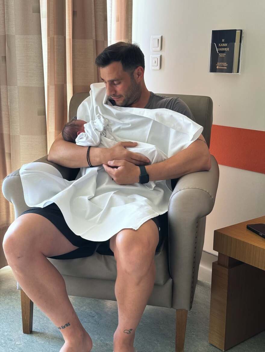 Ελένη Χαμπέρη: Πήρε εξιτήριο - «Κάποιες στιγμές δεν περιγράφονται με λόγια» δήλωσε για τον ερχομό της κόρης της