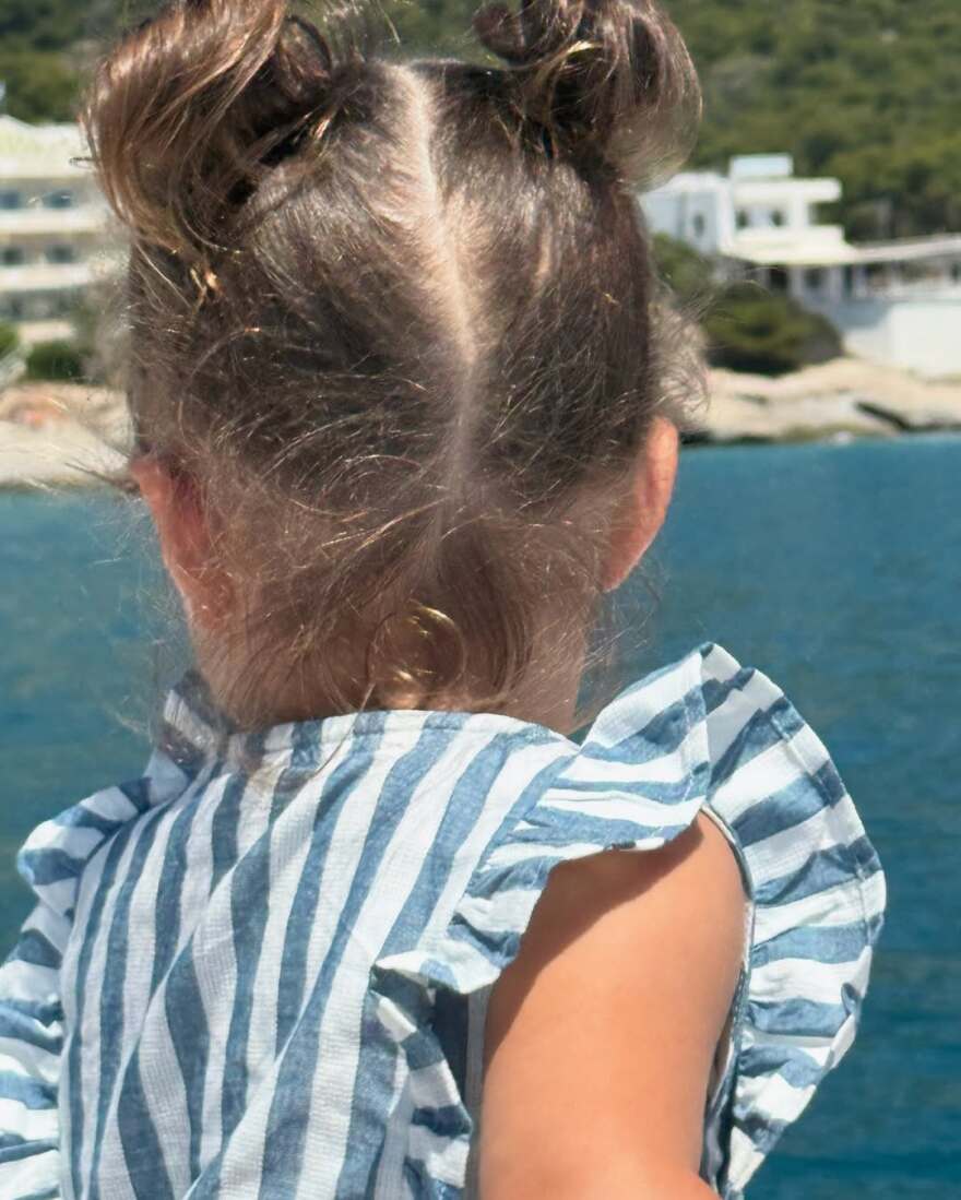 Μαρία Μενούνος: Στην Ελλάδα η παρουσιάστρια - Η βόλτα με το σκάφος μαζί με την κόρη της