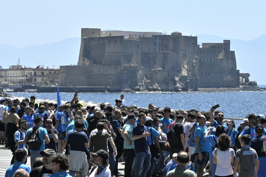 Παροξυσμός στη Νάπολη για την κατάκτηση του πρωταθλήματος, πανηγυρίζουν σε… στεριά και θάλασσα - Δείτε βίντεο