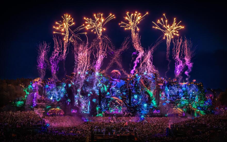 Tomorrowland 2025: Η απόλυτη glo up εμπειρία μπορεί να γίνει δική σου
