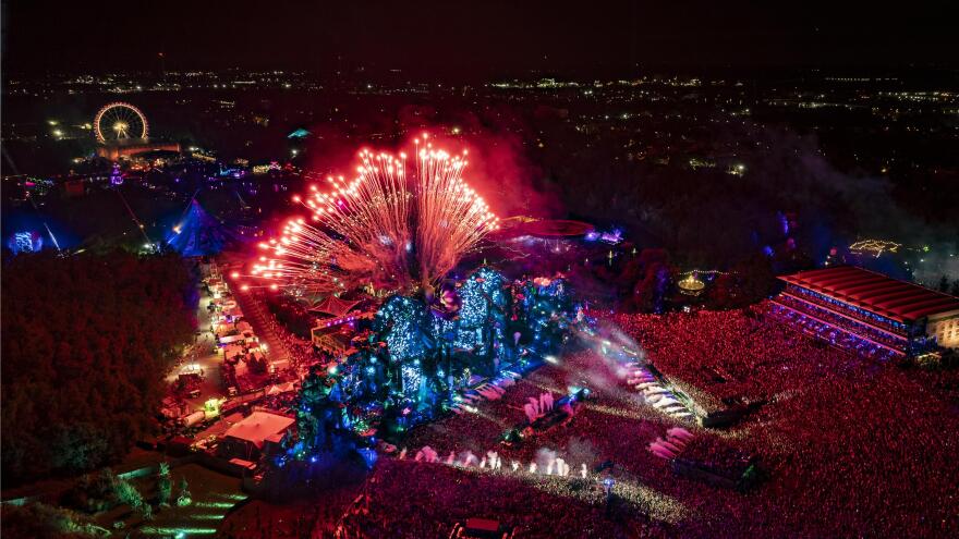 Tomorrowland 2025: Η απόλυτη glo up εμπειρία μπορεί να γίνει δική σου
