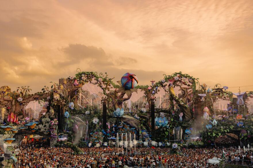 Tomorrowland 2025: Η απόλυτη glo up εμπειρία μπορεί να γίνει δική σου

