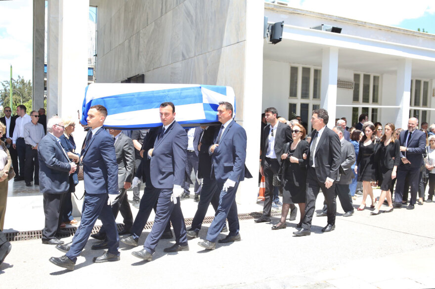 Χρήστος Ροκόφυλλος: Αυτήν την ώρα η κηδεία του πρώην υπουργού του ΠΑΣΟΚ