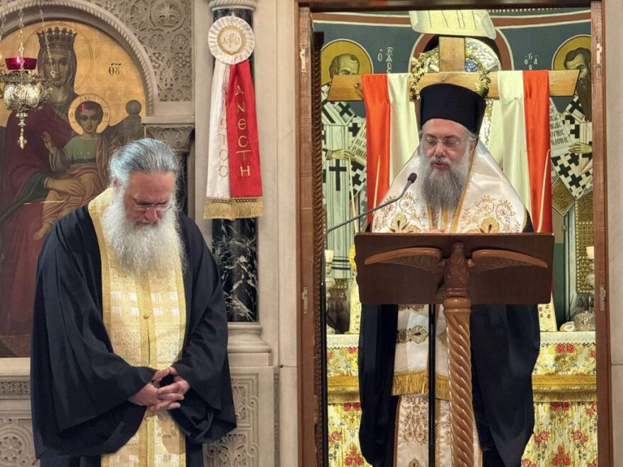 Δεκάδες μαθητές πήραν ευλογημένα στιλό στα Τρίκαλα, συμμετείχαν σε εκκλησιαστική παράκληση - Δείτε φωτογραφίες