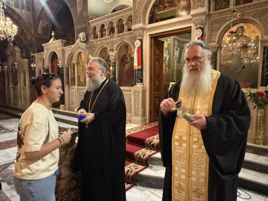 Δεκάδες μαθητές πήραν ευλογημένα στιλό στα Τρίκαλα, συμμετείχαν σε εκκλησιαστική παράκληση - Δείτε φωτογραφίες