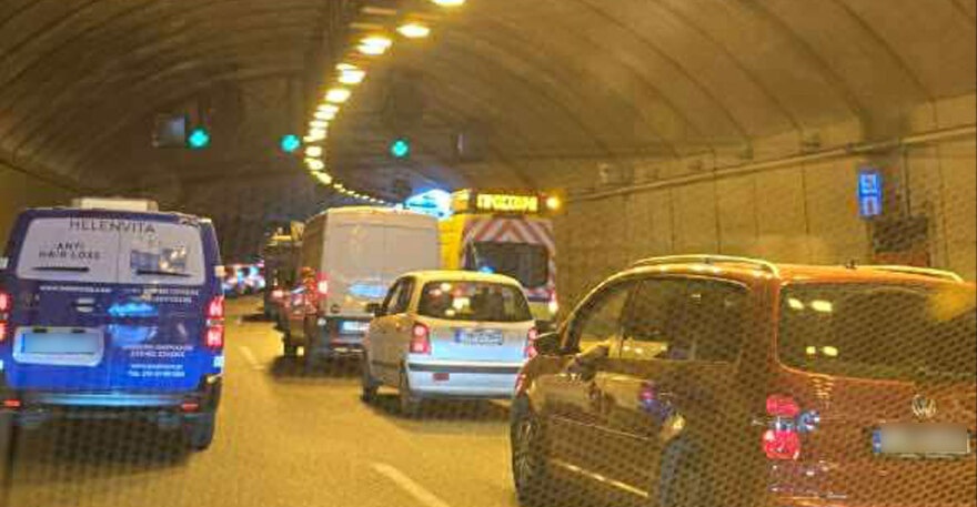 Αττική Οδός: Στην κυκλοφορία οι είσοδοι προς τα διόδια Κατεχάκη από Άλιμο και από κέντρο Αθήνας μετά το τροχαίο με φορτηγό