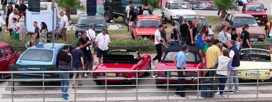 6ο Alimos Classic Car Sunday: Παραλιακή... παρέλαση με Ferrari, Porsche, Bentley και Ford - Δείτε βίντεο και φωτογραφίες