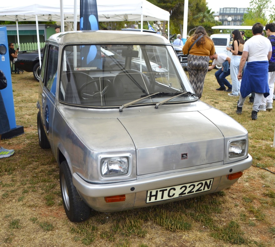 6ο Alimos Classic Car Sunday: Παραλιακή... παρέλαση με Ferrari, Porsche, Bentley και Ford - Δείτε βίντεο και φωτογραφίες