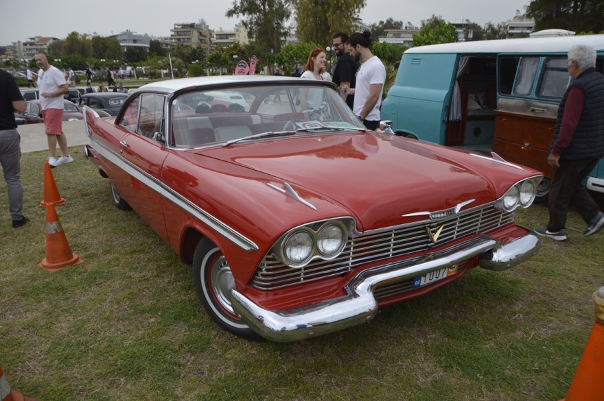 6ο Alimos Classic Car Sunday: Παραλιακή... παρέλαση με Ferrari, Porsche, Bentley και Ford - Δείτε βίντεο και φωτογραφίες