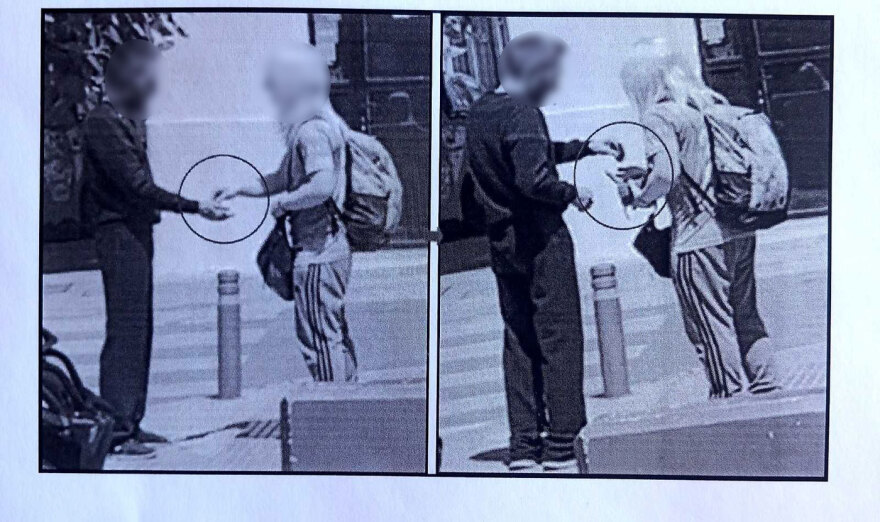 Οι φωτογραφίες και οι διάλογοι που «καίνε» την ψυχίατρο που διακινούσε ναρκωτικά ακόμα και με... ασθενοφόρο - «Μην με λες με το όνομά μου»