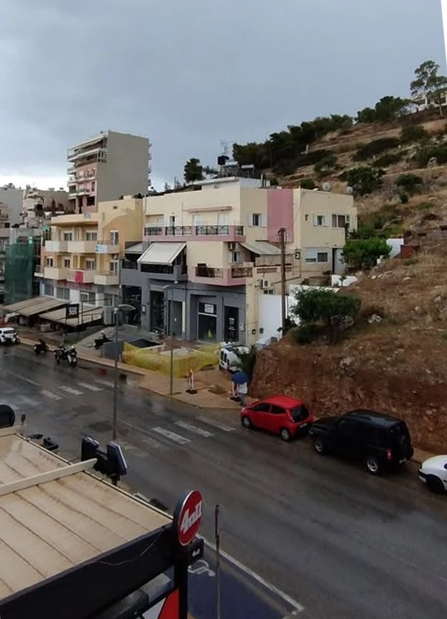 Καιρός: Η κακοκαιρία πλήττει την Κρήτη με καταιγίδες και χαλάζι - Πλημμύρισαν δρόμοι σε χωριά του Ηρακλείου, δείτε βίντεο 