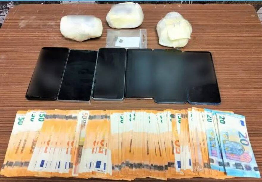Πάνω από μισό κιλό κοκαΐνης βρέθηκε σε όχημα στον Πειραιά - Τέσσερις συλλήψεις