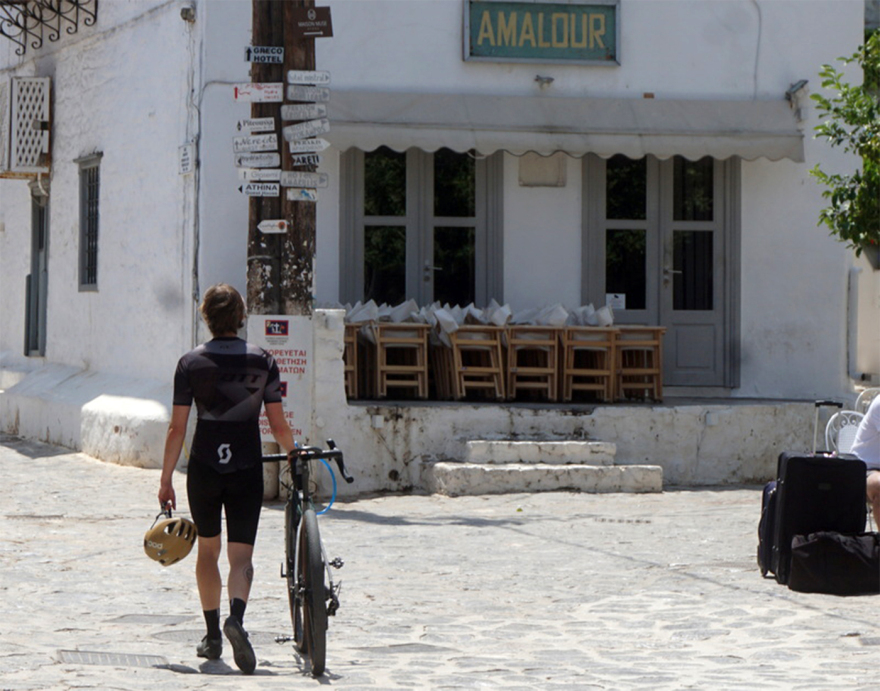 Ακάθεκτοι οι ποδηλάτες παρά την απαγόρευση στην Ύδρα