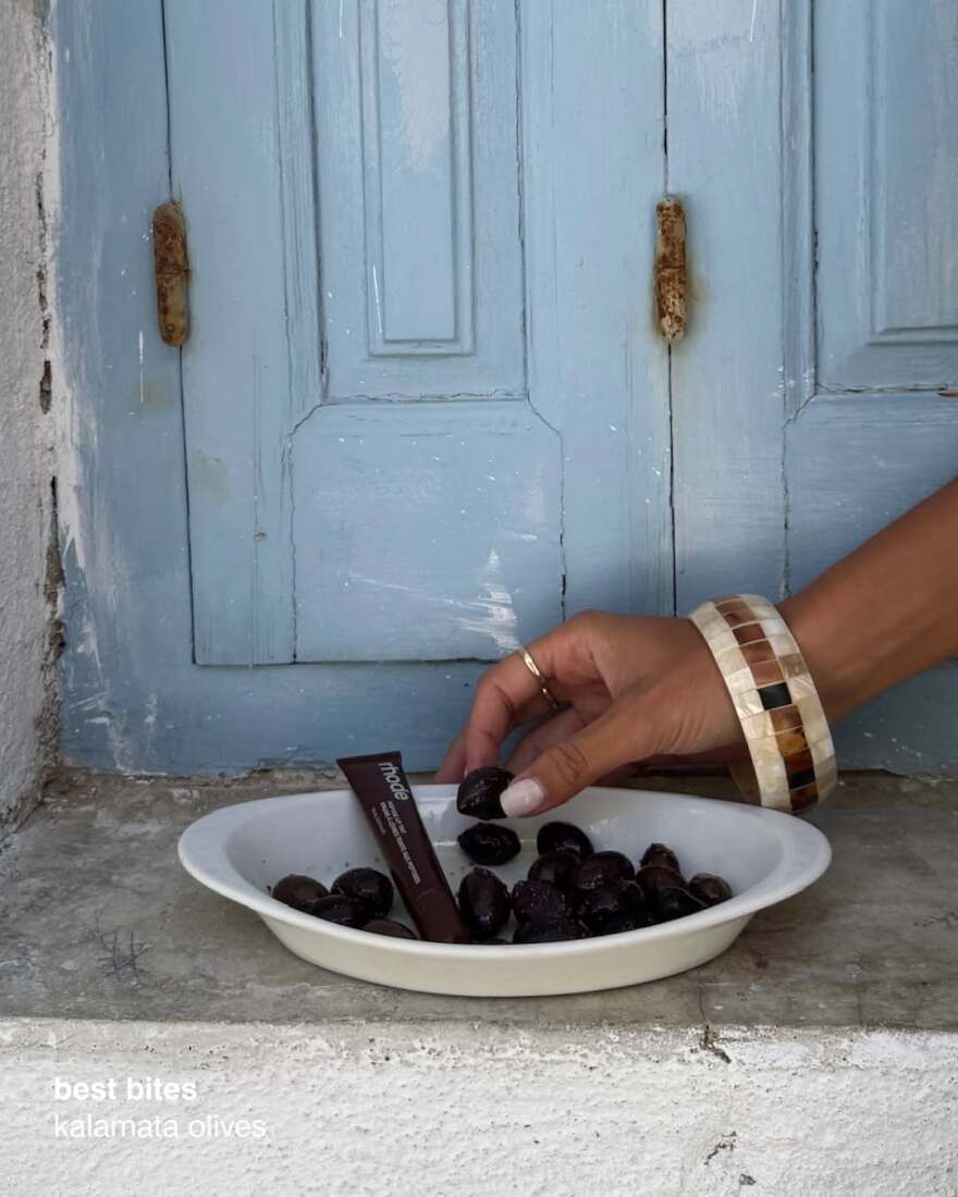 Χέιλι Μπίμπερ: Στην Ελλάδα έγινε η φωτογράφιση της νέας καμπάνιας της εταιρείας ομορφιάς της