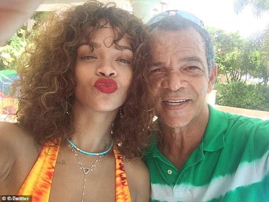 Rihanna: Πέθανε ο πατέρας της σε ηλικία 70 ετών - Η θυελλώδης σχέση τους