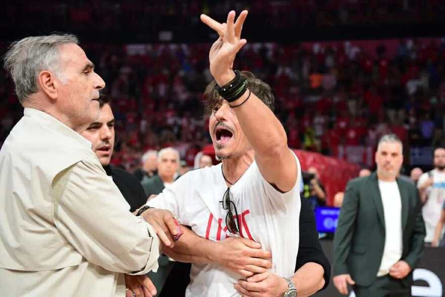 Μεγάλη ένταση με Γιαννακόπουλο στο ΣΕΦ - Αποχώρησε από το γήπεδο - Παρά λίγο να συλληφθεί 