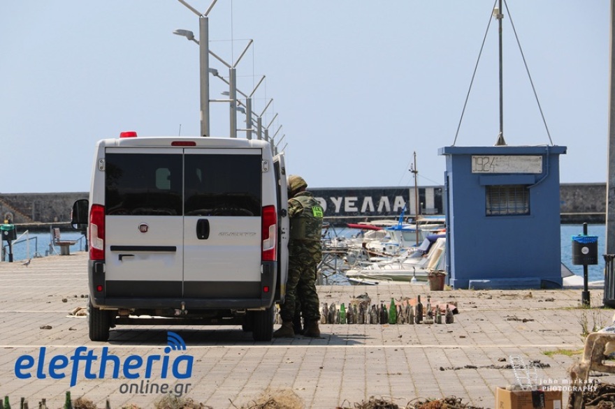  Βρέθηκε οβίδα στον βυθό του λιμανιού της Καλαμάτας κατά τη διάρκεια εργασιών καθαρισμού - Δείτε βίντεο και φωτογραφίες