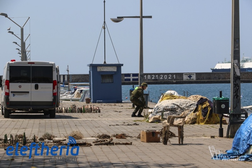  Βρέθηκε οβίδα στον βυθό του λιμανιού της Καλαμάτας κατά τη διάρκεια εργασιών καθαρισμού - Δείτε βίντεο και φωτογραφίες