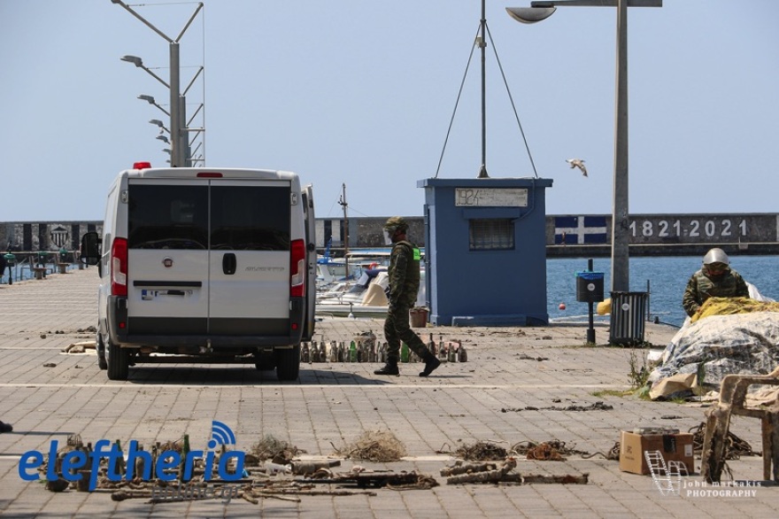  Βρέθηκε οβίδα στον βυθό του λιμανιού της Καλαμάτας κατά τη διάρκεια εργασιών καθαρισμού - Δείτε βίντεο και φωτογραφίες