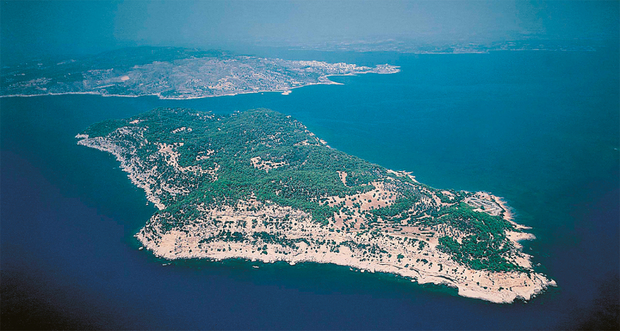 Νικόλας Νιάρχος: Ο ρεπόρτερ της δυναστείας επιστρέφει για να παντρευτεί στη Σπετσοπούλα